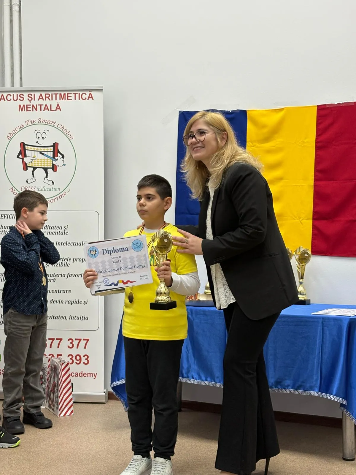 Copil premiat cu diplomă și trofeu la campionatul EduCriss