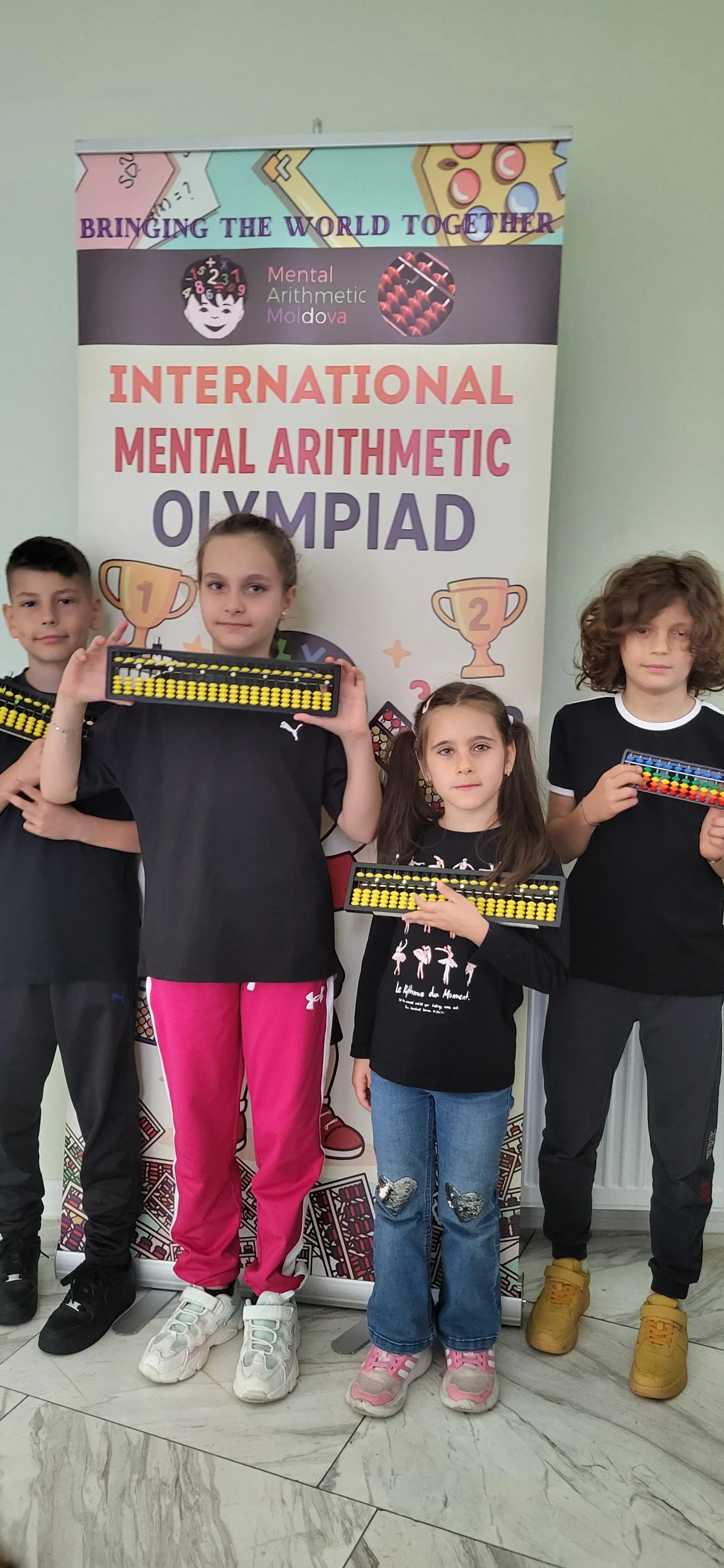 Campion EduCriss cu diploma și trofeul, Chișinău 2025