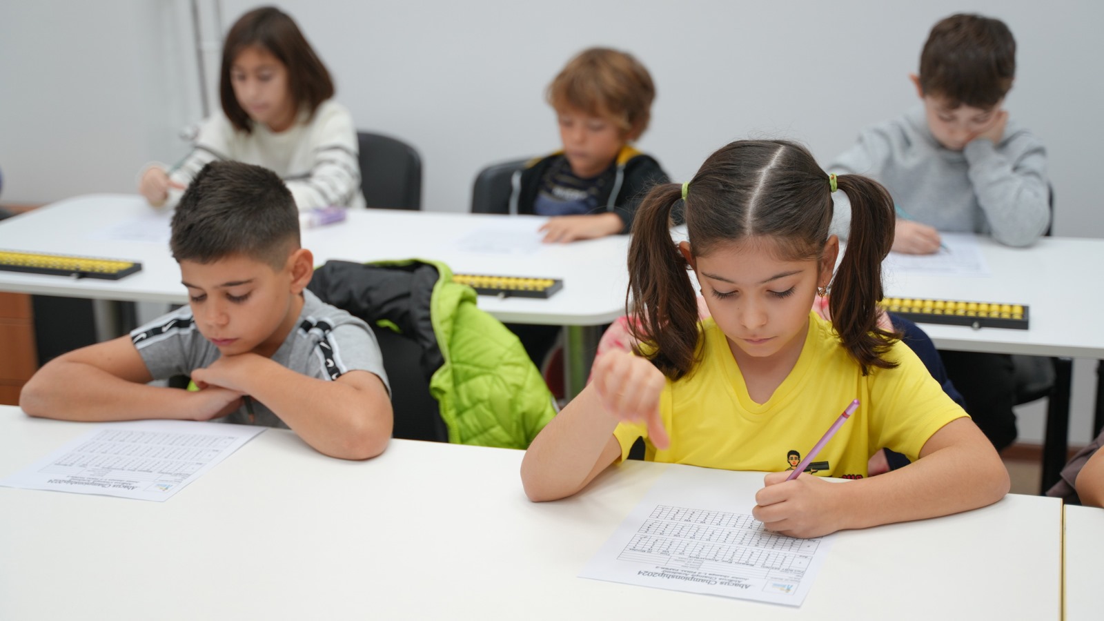Matematica mentală vs. matematica tradițională – Ce metodă alegi pentru copilul tău?
